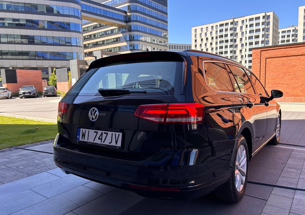 Volkswagen Passat cena 74990 przebieg: 62000, rok produkcji 2019 z Kraków małe 742